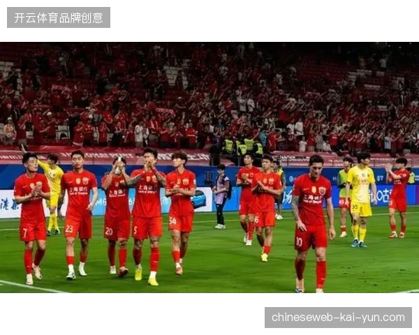 上海海港凭借全队流畅的传切配合，传球成功率高达84.5%，位居中超首位，奠定其传控打法的战术基石